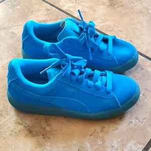 Suede Pumas